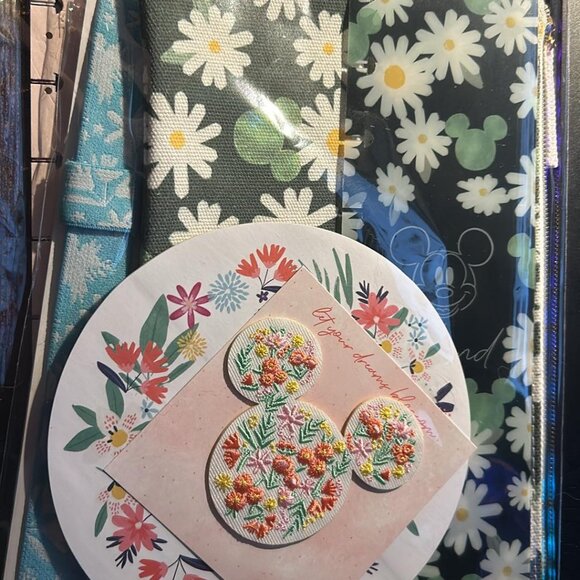 Happy Planner - Disney Mickey, Minnie Bundle - Items are NEW - Picture 10 of 10